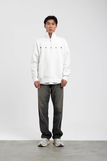 Beyaz Hello Yazılı Yarım Fermuarlı Sweatshirt