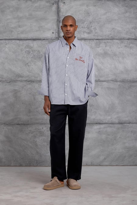 Siyah CIZGI ARKA BASKI OVERSIZE GOMLEK