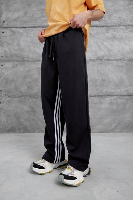 Siyah Dikiş Detaylı Baggy Eşofman Altı