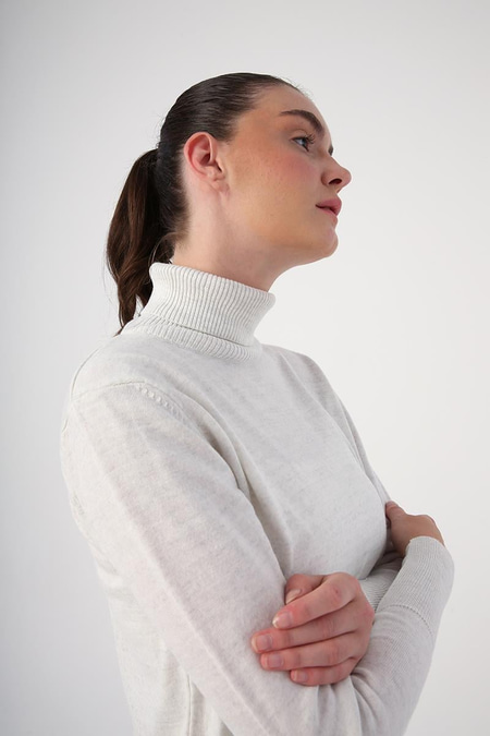 Very Light Gray Melange-Turtleneck Short Knitwear Sweater