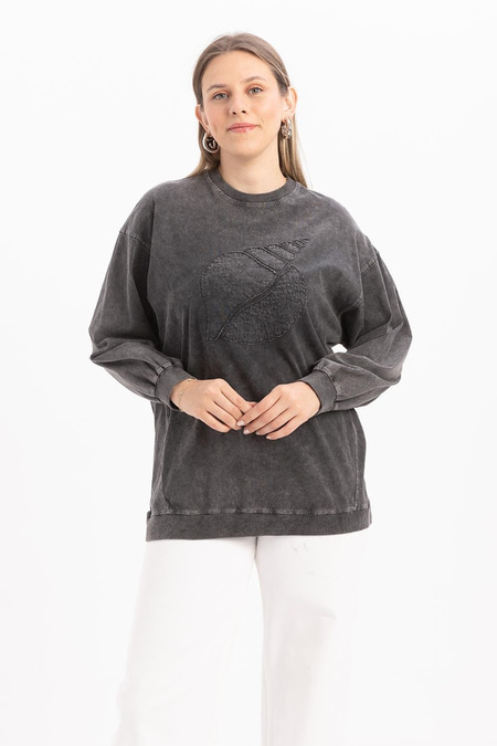 Siyah01-Önü Nakış Detaylı Sweatshirt