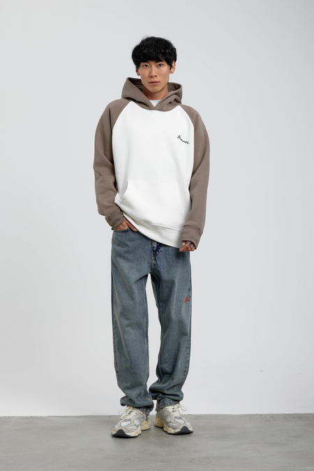 Beyaz Vizon Kollu Sweatshirt