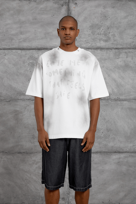 Beyaz YAKA DETAYLI SPREYLİ OVERSIZE TSHIRT