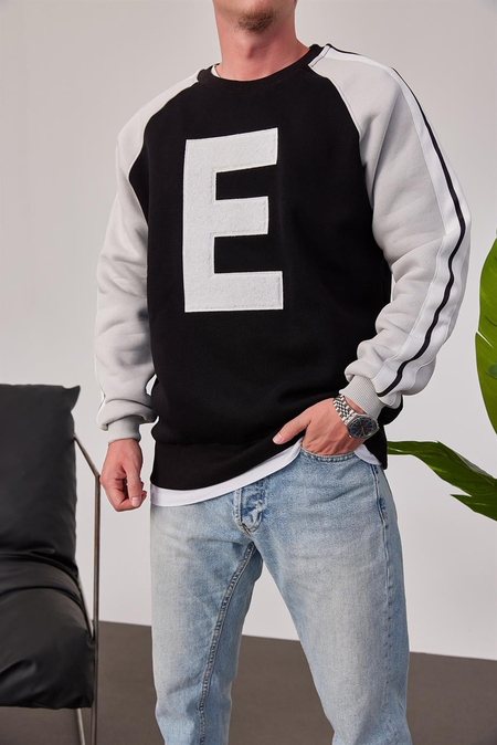 E Harf Baskılı Siyah Sweatshirt