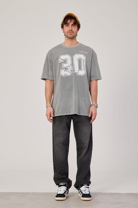 30 Rakam Baskılı Yıkamalı Gri Tshirt