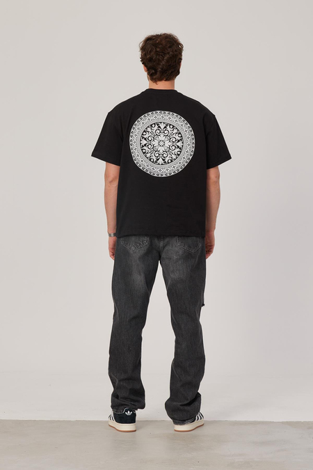 Mandala Baskılı Siyah Tshirt