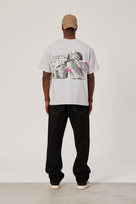 Statue Baskılı Gri Tshirt