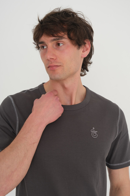 TSHIRT OMUZ VE KOLLARI ZİNCİR DİKİŞLİ
