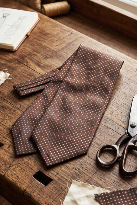 Çiçek Desen Kahverengi İtalyan İpek Ascot Kravat SAC56