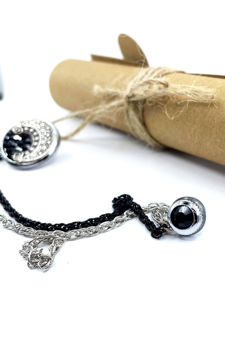 Gümüş Renk Siyah Taşlı Ceket Yaka İğnesi YI389