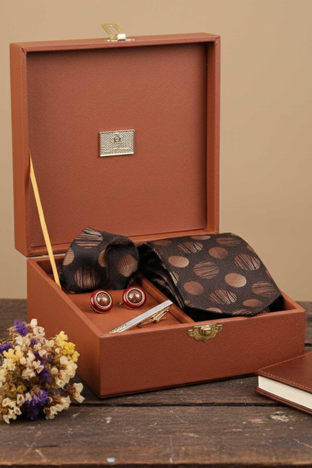 Kahve Erkek Hediye Kutusu - Mendilli Kravat Kol Düğmesi Kravat İğnesi KMK83