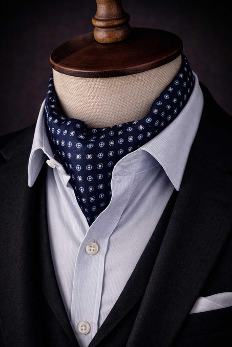 Küçük Desen Lacivert İtalyan İpek Ascot Kravat SAC16
