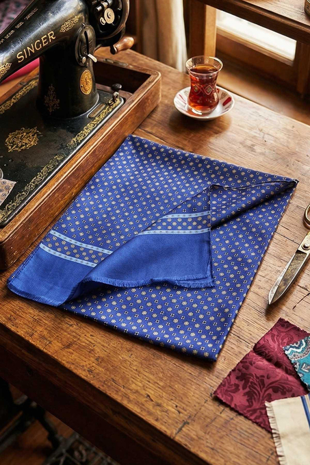 Küçük Desen Mavi İtalyan İpek Ascot Kravat SAC09
