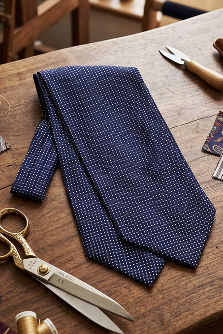 Puantiye Desen Lacivert İtalyan İpek Ascot Kravat SAC14