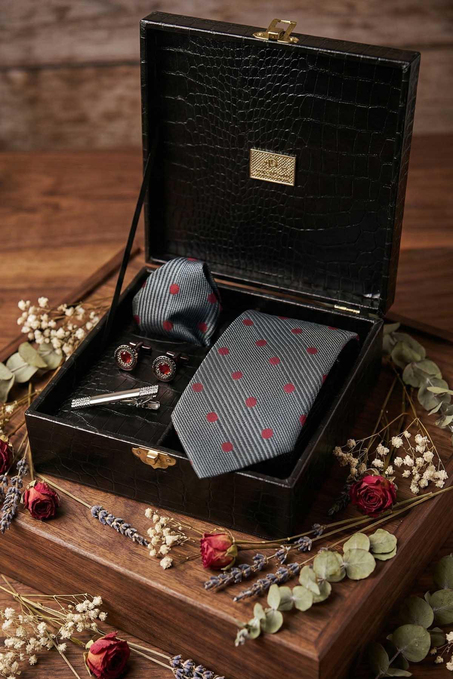 Siyah Erkek Hediye Kutusu - Kravat Kol Düğmesi Kravat İğnesi KMK154