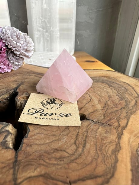 Pembe Kuvars Piramit