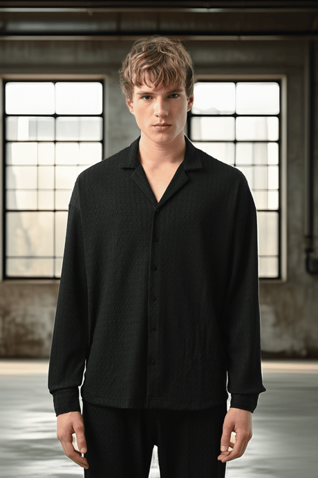 Apaş Yaka Uzun Kol Gölge Dokulu Gömlek - Siyah