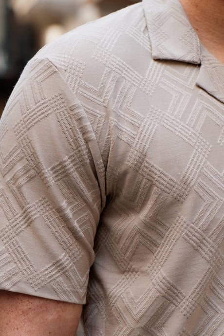 Bej Erkek Jakarlı Desenli Kısa Kollu Relaxed Gömlek