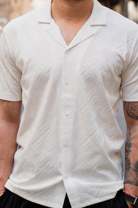 Beyaz Erkek Jakarlı Desenli Kısa Kollu Relaxed Gömlek