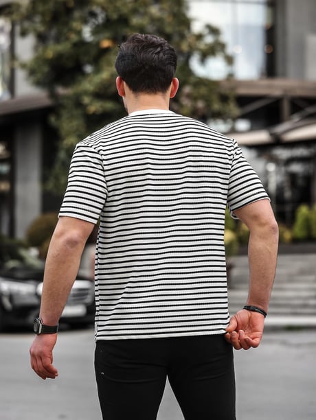 Bisiklet Yaka Tek Cepli Çizgili T-Shirt - Siyah