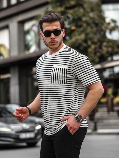 Bisiklet Yaka Tek Cepli Çizgili T-Shirt - Siyah