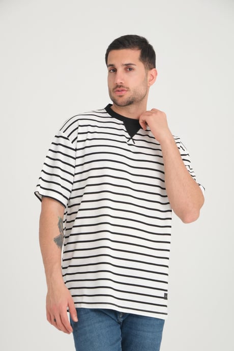 Zarf Yaka Detaylı Çizgili Oversize T-Shirt - Siyah