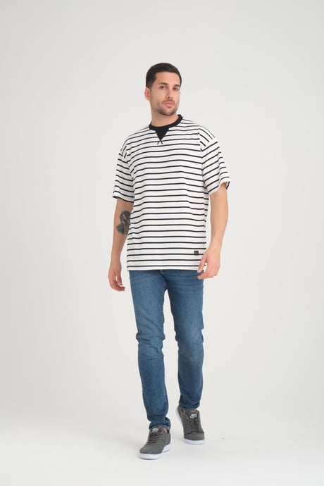 Zarf Yaka Detaylı Çizgili Oversize T-Shirt - Siyah