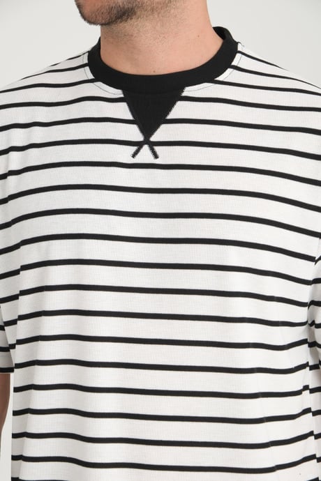 Zarf Yaka Detaylı Çizgili Oversize T-Shirt - Siyah