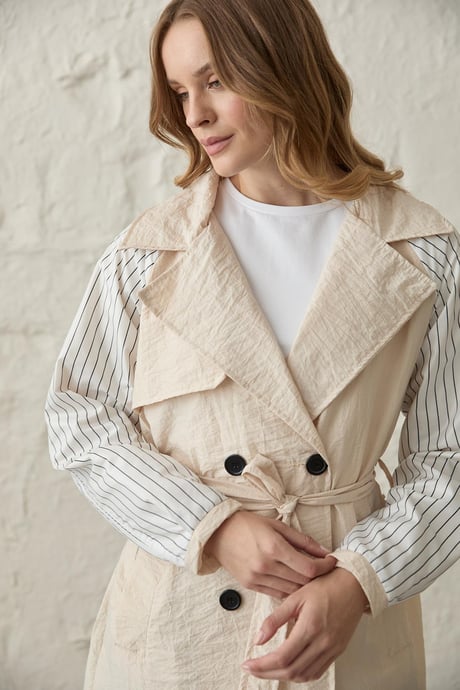 Arka Baskı Detaylı Düğmeli Trençkot TAŞ