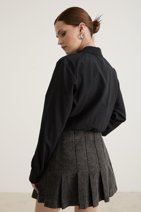 Düğme Detaylı Crop Bağlamalı Gömlek SİYAH