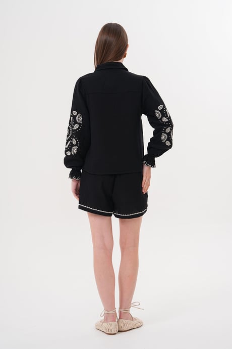 Kol Nakış Detaylı Önü Düğmeli Gömlek SİYAH