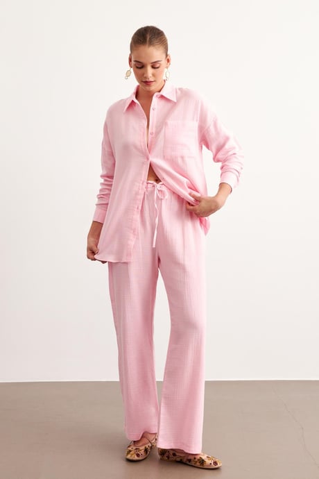 Önü Düğmeli Tek Cepli Oversize Gömlek PUDRA