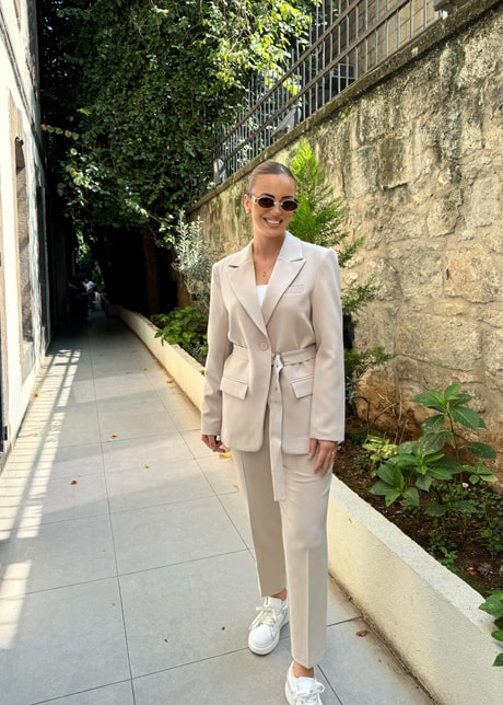 QULOVEYeni GelenlerBej Kendinden Kemerli Blazer Takım