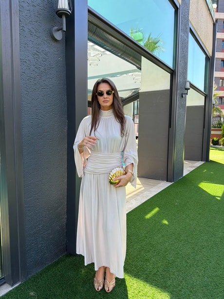 QULOVEYENİ GELENLERBej Kollu Esnek Kumaş Drape Detaylı Elbise