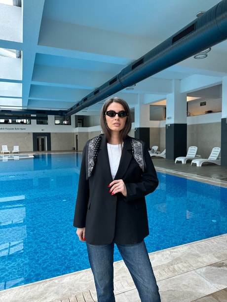 QULOVEYeni GelenlerFlar Detaylı Siyah Blazer Ceket