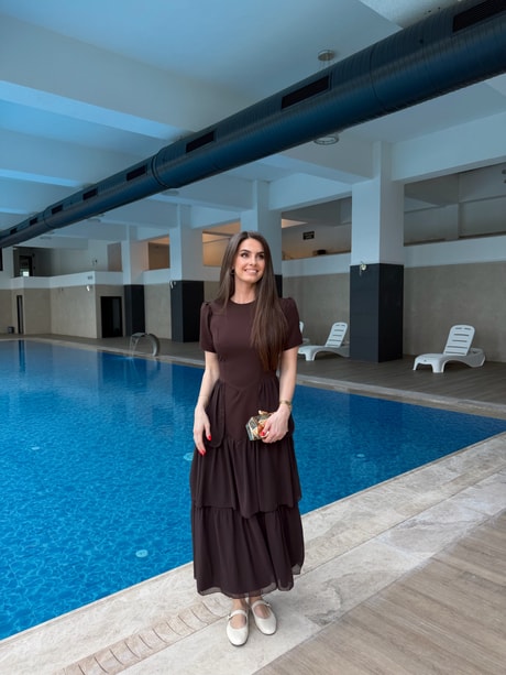 QULOVEYeni GelenlerKısa Kol Kahve Sırt Bağlama Detaylı Elbise