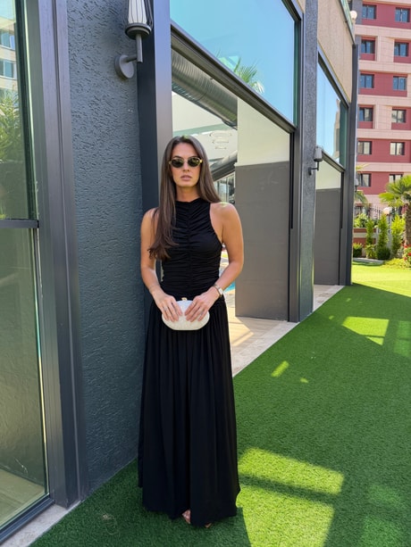 QULOVEYENİ GELENLERSiyah Kolsuz Drape Detaylı Astarlı Elbise