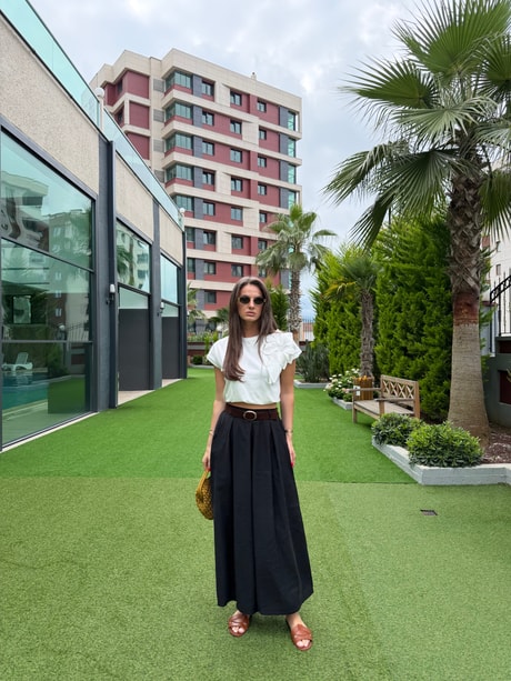 QULOVEYENİ GELENLERSiyah Pileli Geniş Paça Pantolon 