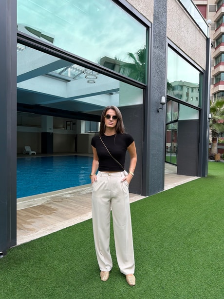QULOVEYENİ GELENLERTaş Pileli Gold Toka Detaylı Pantolon