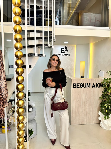 KAYIK YAKA SİMLİ BLUZ