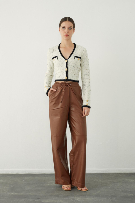 Bol kesim deri görünümlü pantolon