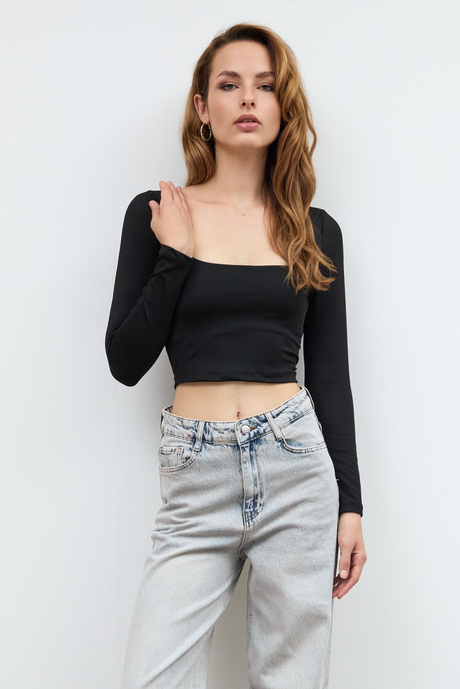 Siyah Basic Kare Yaka Crop Bluz