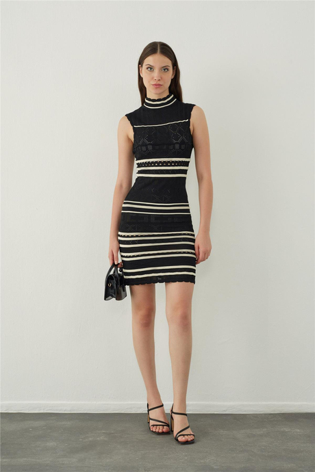 Dik yaka kolsuz midi Triko elbise