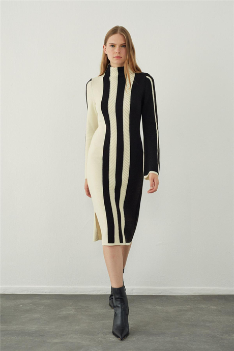 Şerit Detaylı Dik yaka midi triko etek