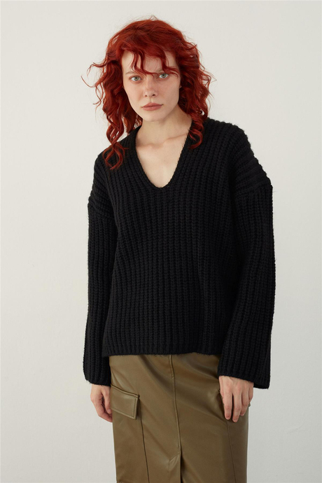 Siyah V Yaka Oversize Triko Kazak