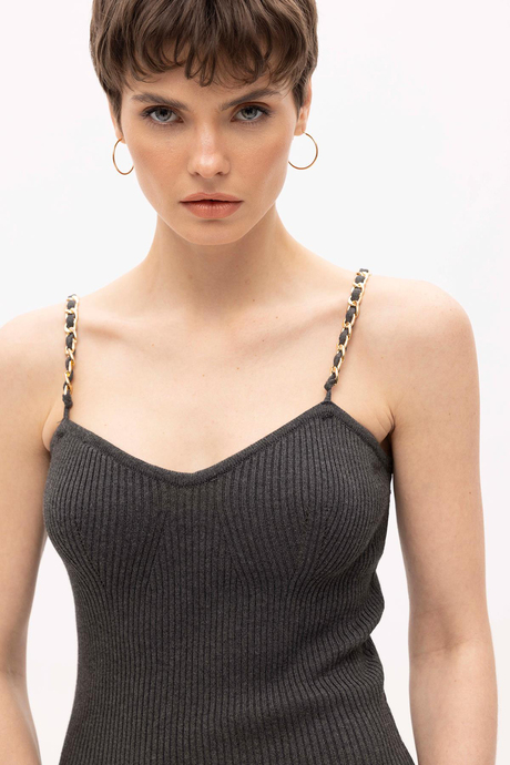 ANTRASİT ZİNCİR ASKILI TRİKO ELBİSE