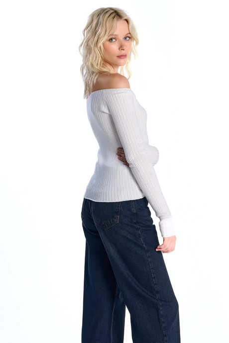 Bej Düşük Omuzlu Triko Bluz