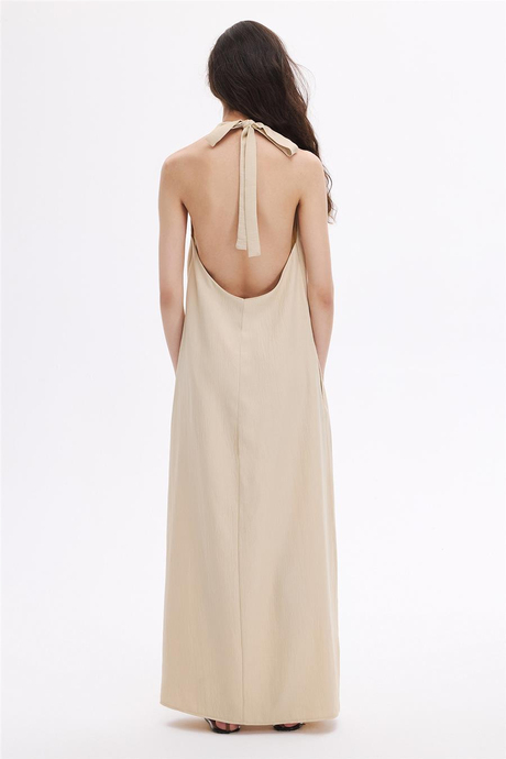 Bej Sırtı Açık Elbise