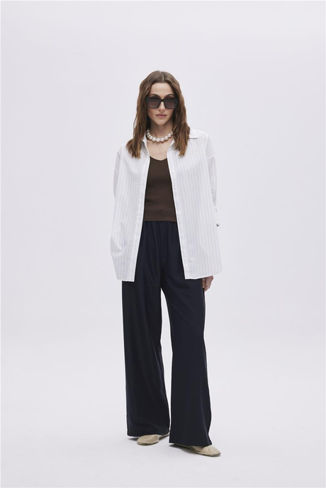 BEYAZ ÇİZGİLİ GÖMLEK