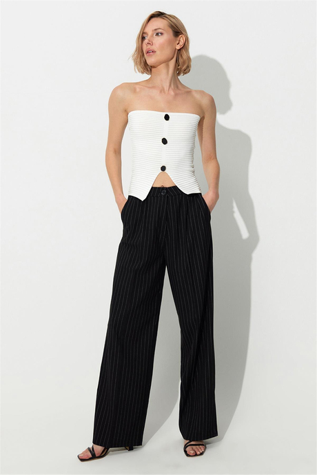 Beyaz Göbek Üçgen Detaylı Büstiyer SWA4656BE